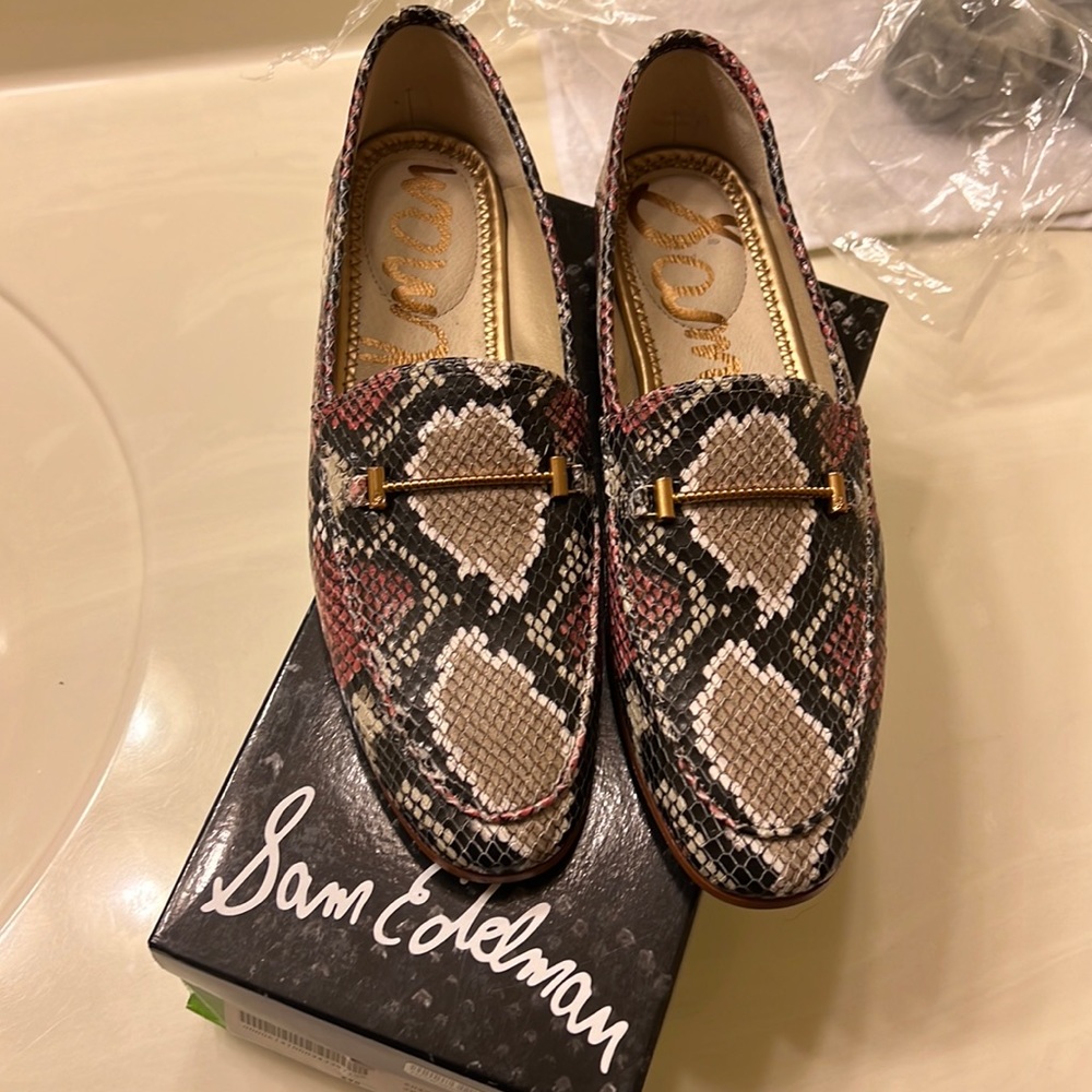 NWTs Sam Edelman Lior Pink Snake Print loafer, size 8